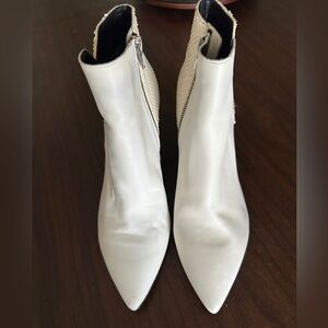 Dolce Vita Ivory Beige Ankle Booties size 7.5 small scuff marks see photos